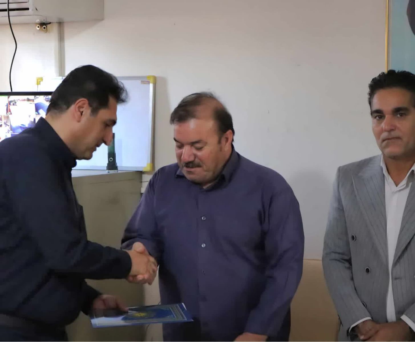 تجلیل شهردار قصرشیرین از پرسنل آتش نشانی 